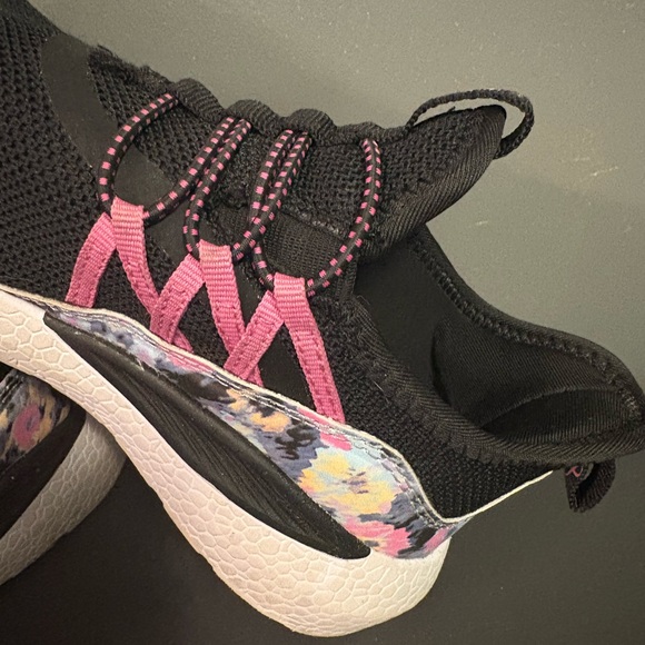 Stylish Black and Pink FREESTYLE BRAND toddler Sneakers SIZE 12 - Picture 2 of 5